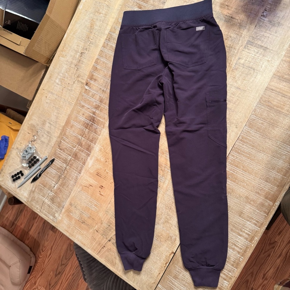 FIGS Women’s Purple Shadow Zamora Jogger Scrub Pants XXS - Picture 2 of 4